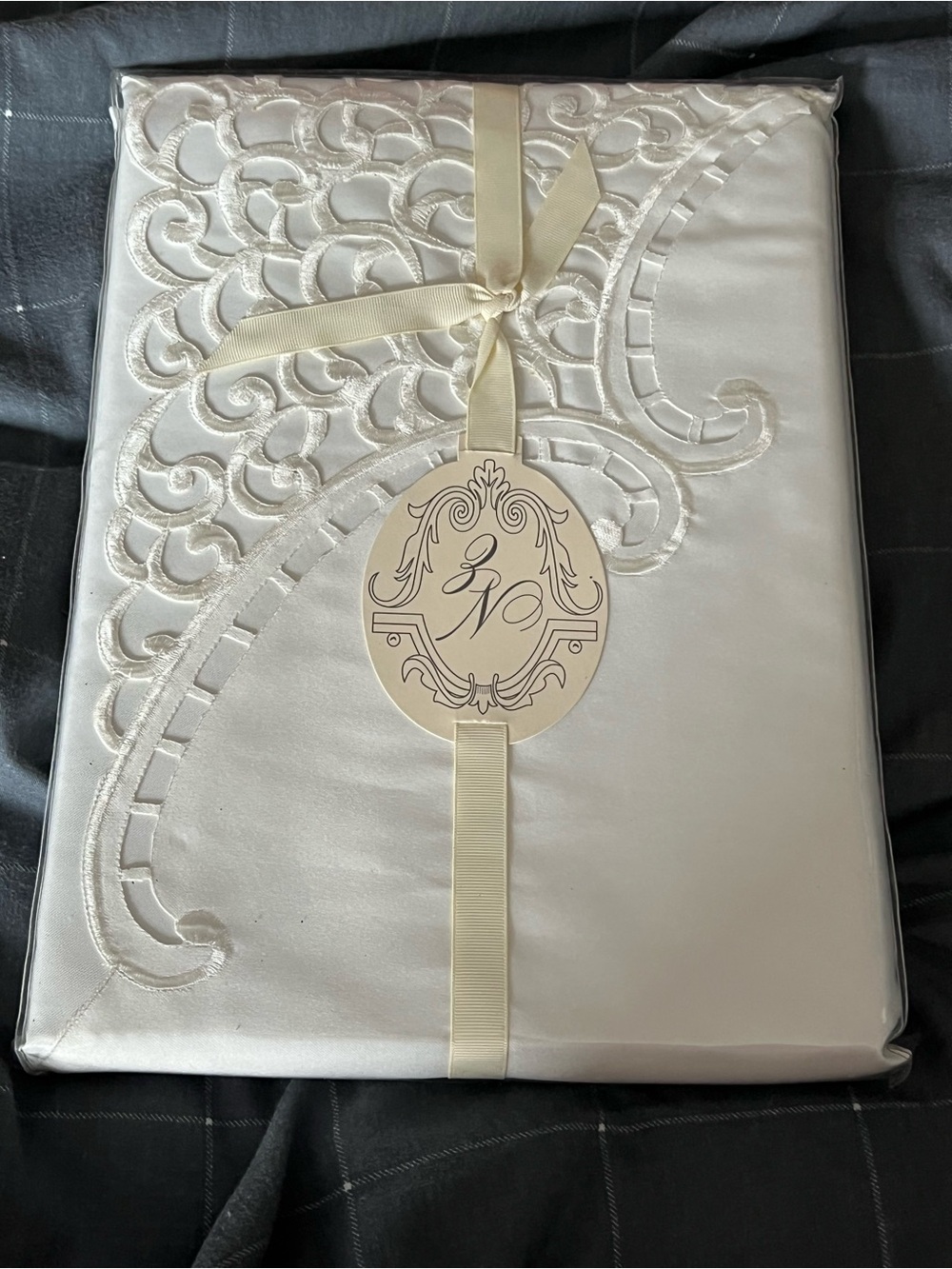 NWT Noble Excellence Clara Scroll Ivory Embroidered Tablecloth 60x84